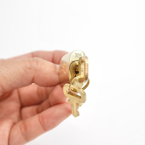 🍓LV Lock and Key #305 - Picture 3 of 3